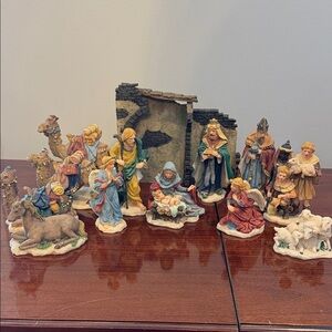 Nativity Scene Figurine Set